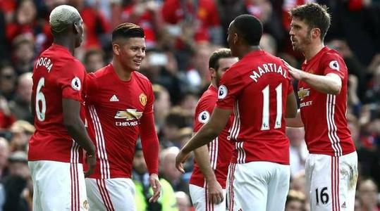  莱比锡红牛强势登顶积分榜，纳格尔斯曼战术获盛赞